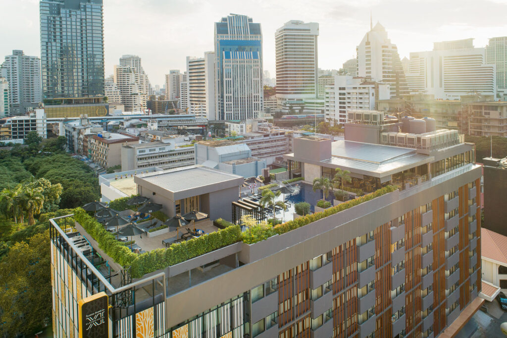 rooftop restaurant and bar in sukhumvit